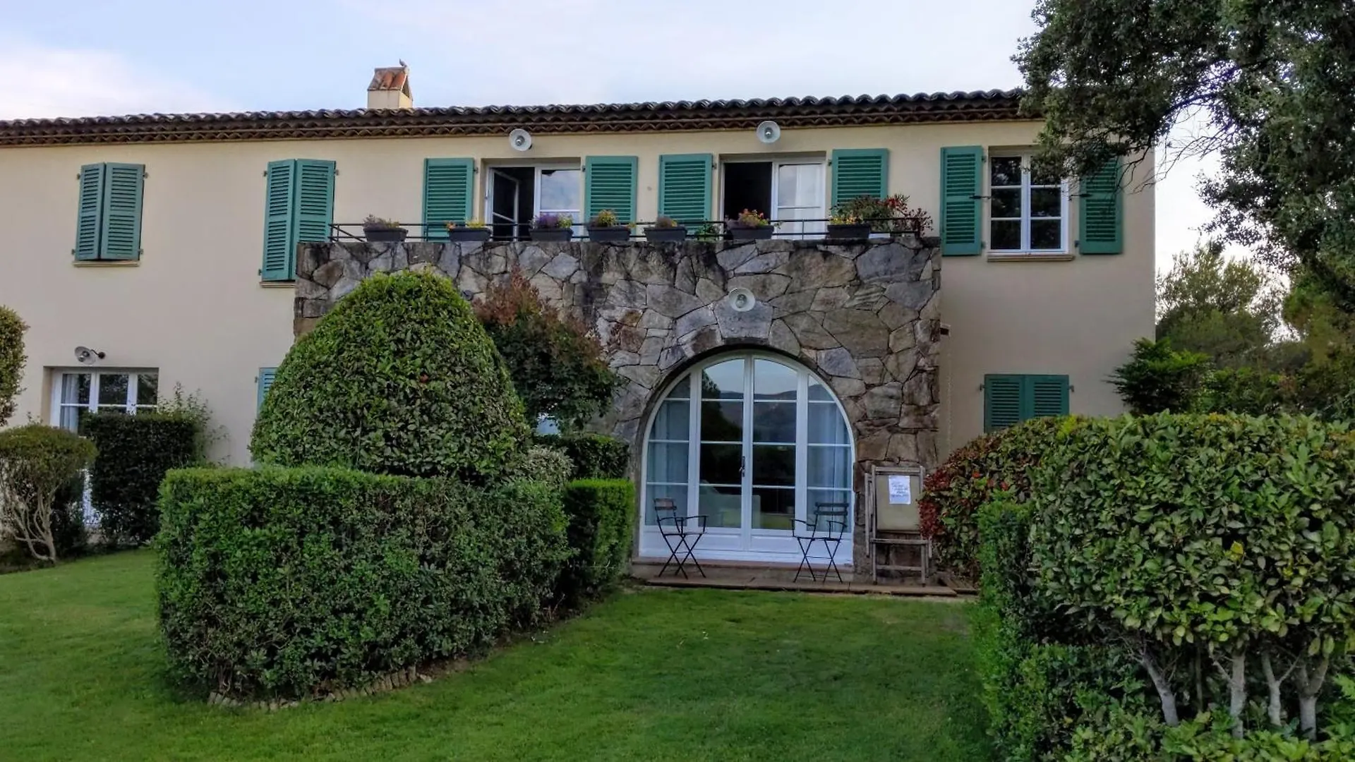 Joli F2 Saint Endreol HAMEAU PALAYSON Var La Motte Appartement