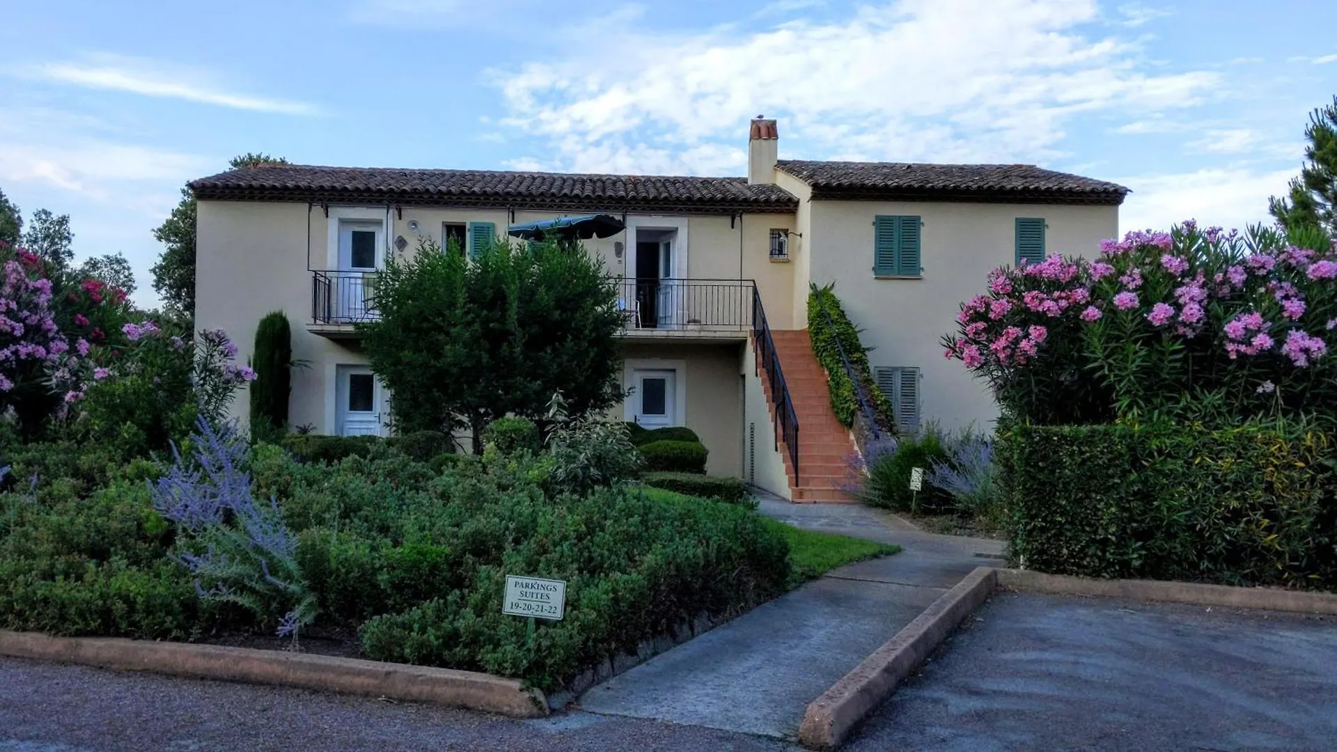 Joli F2 Saint Endreol HAMEAU PALAYSON Var La Motte